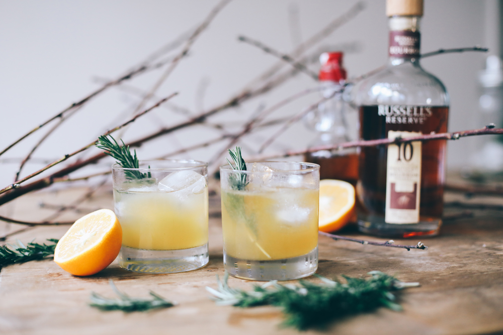 fall cocktail recipe - bourbon rosemary lemon | chasingkendall 
